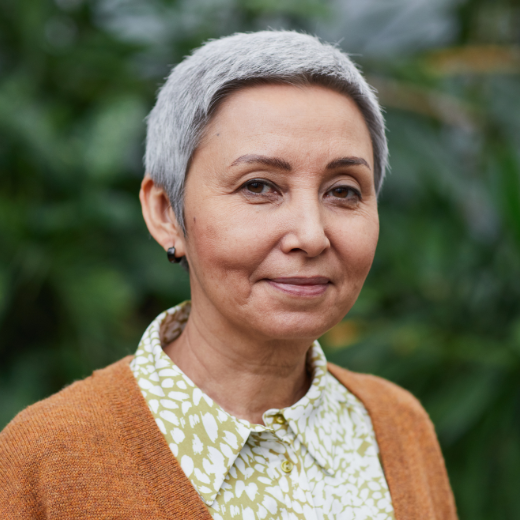  Portrait of a woman with short hair.